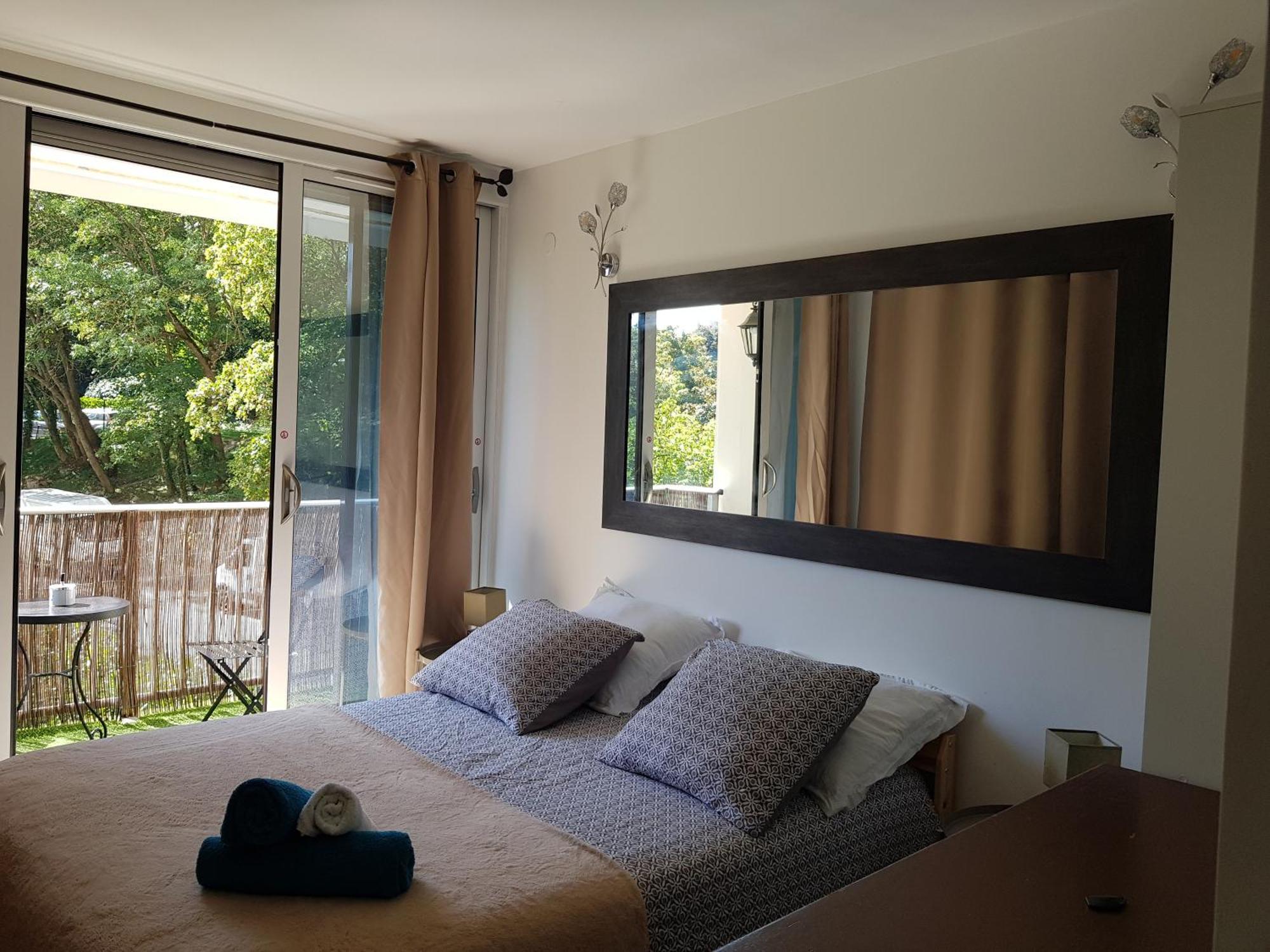 Chez Lisa & Olivier Apartment อติส-มงส์ ภายนอก รูปภาพ